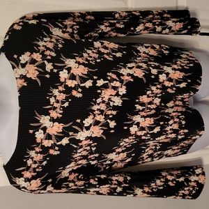 *NWT Emaline Calabria Ribbed Floral Petite Long Sleeve Top